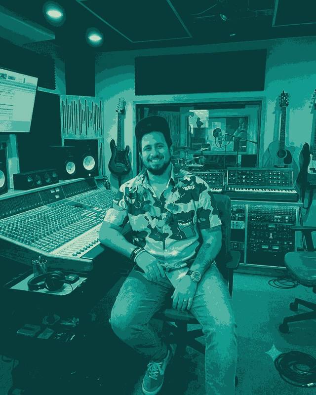 Daniel Yidi en su estudio
